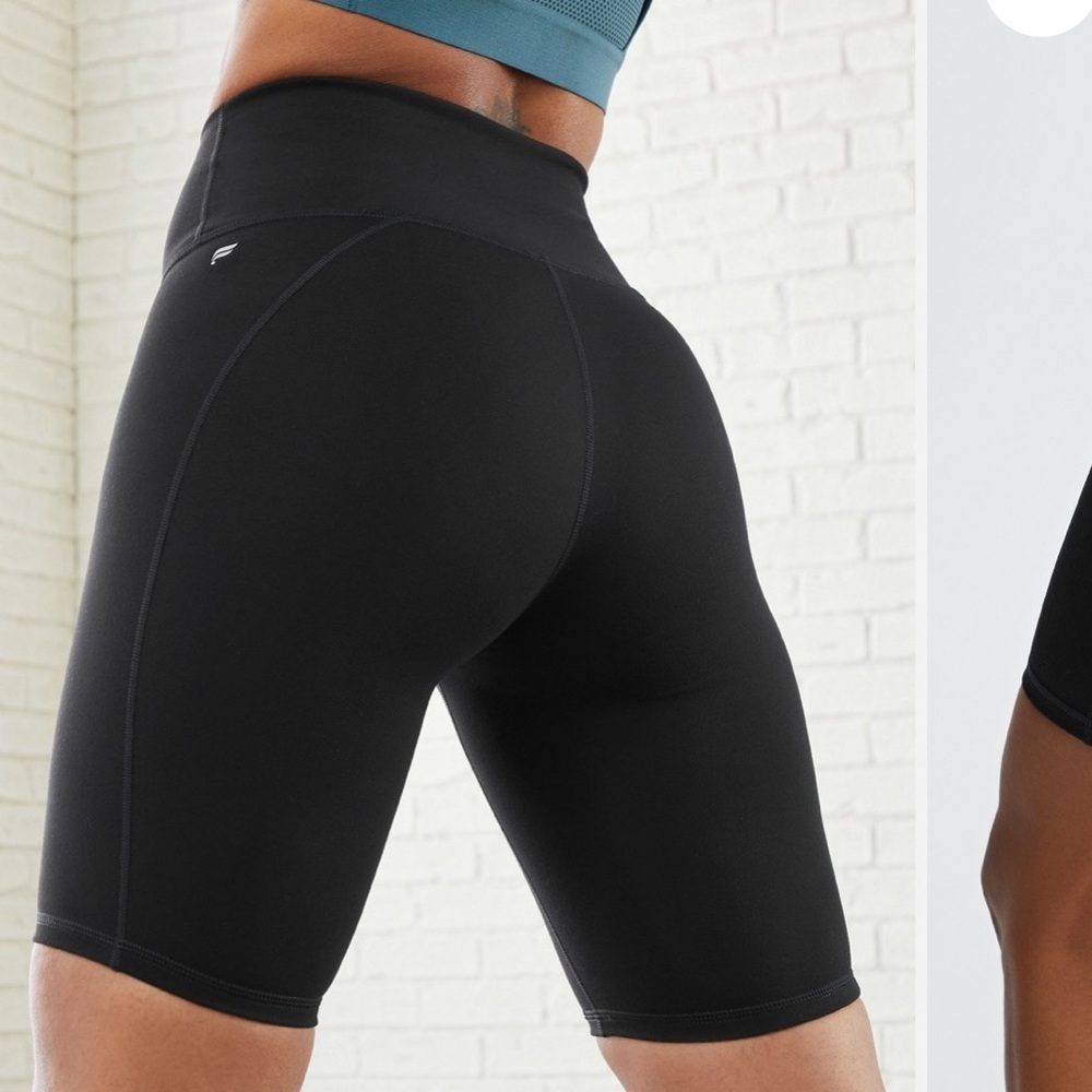 Fabletics High waisted powerbooks shorts 9”